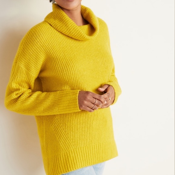 Old Navy Sweaters - 🔥HOT ITEM - Yellow Slouchy Turtleneck Sweater - M